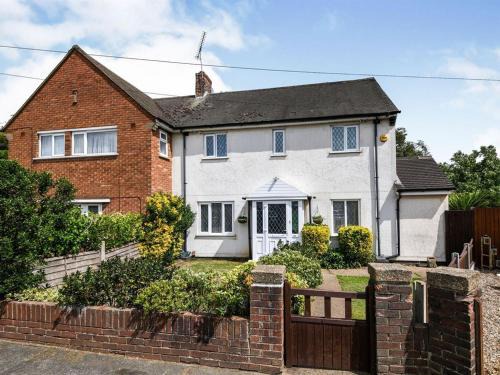 South Ockendon Casa | Specious 3bed property with parking & large garden