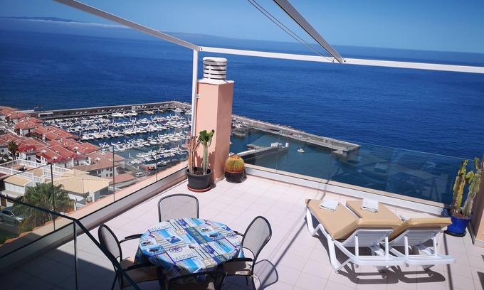Los Gigantes Apartamento | SPECTACULAR SUNNY APARTMENT WITH WIFI, POOL, PANORAMIC CLIFF & SEA VIEWS.