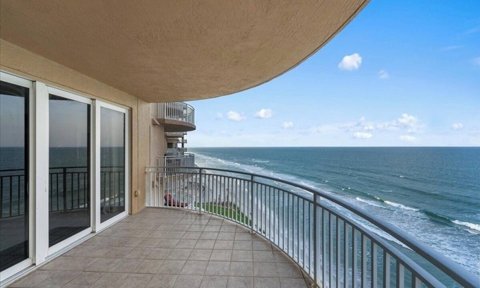 Bridgeport Heights Condominio | Spectacular Large Beachfront 3BR/3B 8th FL Condo w/Ocean/River Views & Amenities