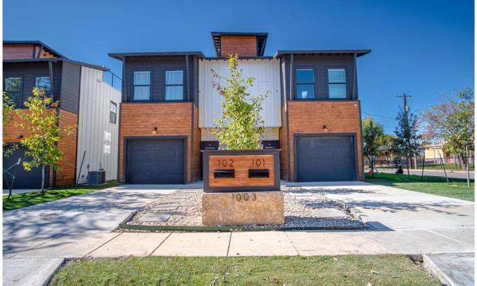 Denver Heights Apartamento | Spectacular 3 BR plus 2 and a half BA Apt Near Downtown