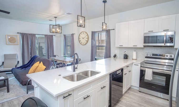 Denver Heights Apartamento | Spectacular 3 BR Plus 2 and a Half BA Apt Near Downtown