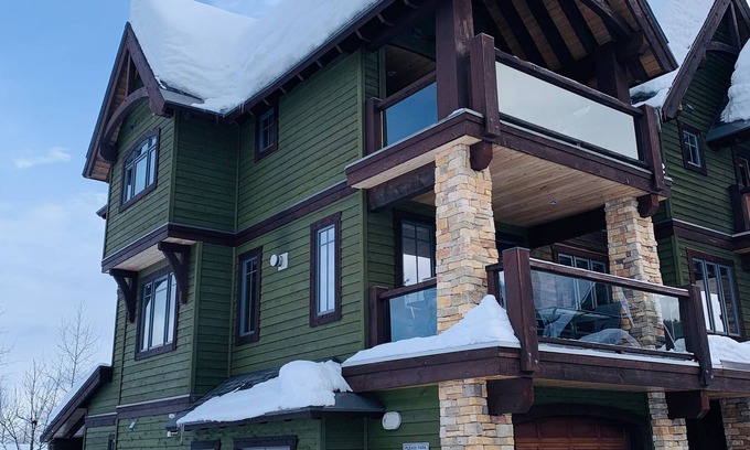 Rossland Casa | Spectacular 4 BDRoom Creekside Condo at RED Mountain