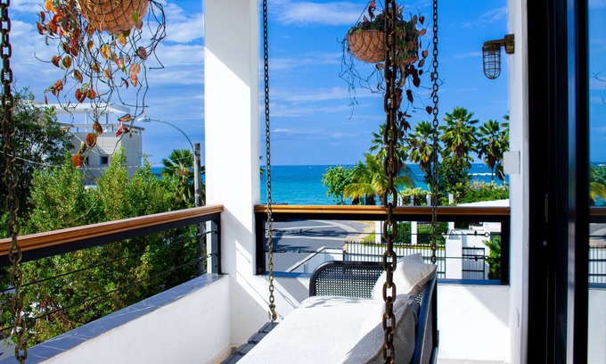 San Juan Casa | Espectacular Villa de Playa Renovada 4000 p² - Lujoso Diseño Interior y Piscina