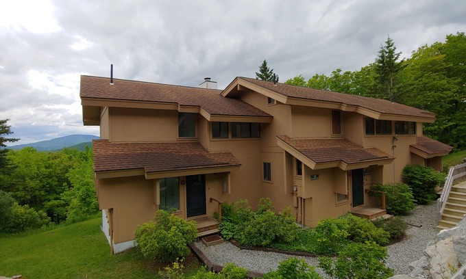 Bromley Mountain Condominio | Espectacular 50 Radio Year Round Mountain View - 3+ BR Townhouse