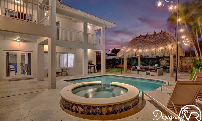 Deerfield Beach Villa | Spectacular 7BR Heated Pool Jacuzzi Tiki Game Mini Golf Dog Friendly