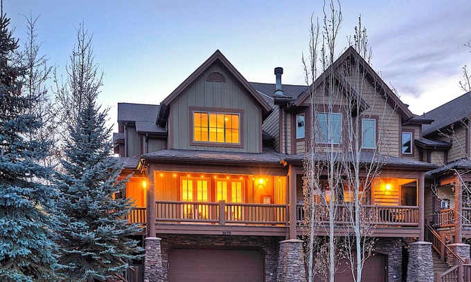 Canyon Links Casa | Spectacular and Spacious Home w/Free WiFi, Gas Fireplace, Washer/Dryer, & More