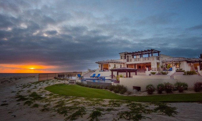 Los Cabos Complejo | SPECTACULAR BEACH FRONT Estate House in a Luxury Golf Resort
