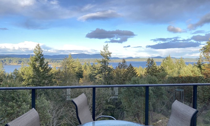 Salt Spring Island Casa | Vista espectacular 180 Vista, Océano e Islas, pregunte por las tasas de primavera de abril a mayo