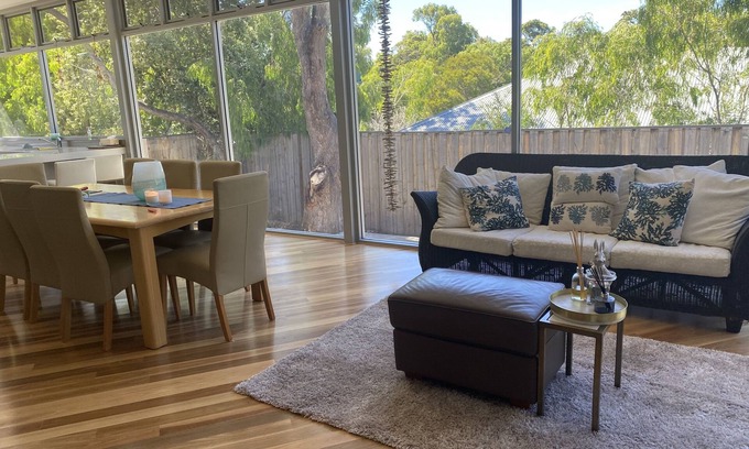 Eagle Bay Casa | Spectacular Eagle Bay beachside home