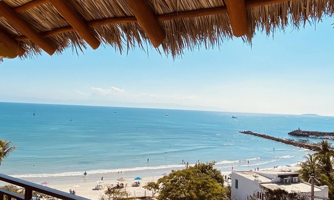 Emiliano Zapata Condominio | Vistas panorámicas de la bahía, las islas, el puerto y los lugares de surf