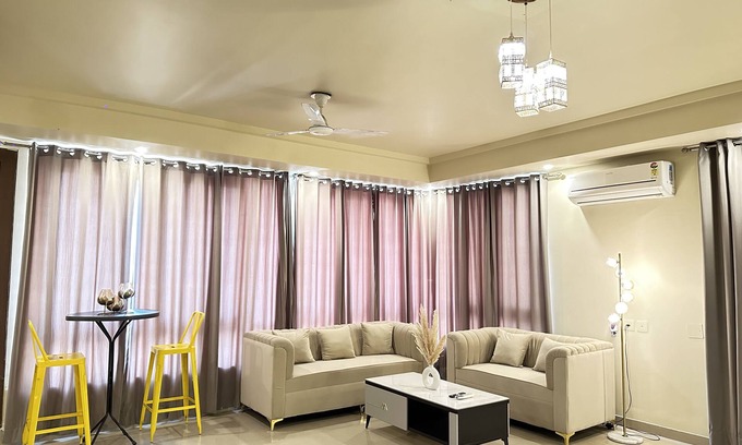 Noida Apartamento | Spectacular Golf View Spacious Modern fully loaded 3 Bedroom Apartment