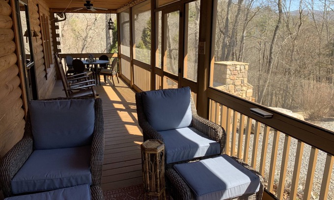 Warm Springs Casa | Spectacular Hot Springs cabin, family-friendly, close to The Homestead.