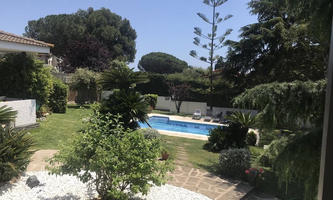 Arenys de Mar Casa | Espectacular casa en el mar y la montaña cerca de Barcelona con piscina y wifi.