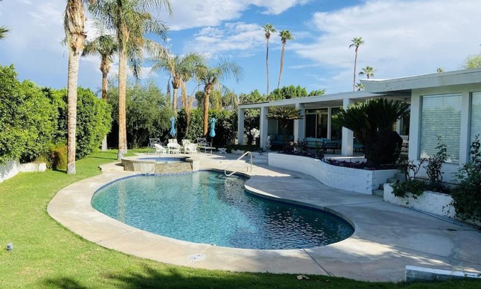 Palm Desert Casa | Spectacular luxury 3000 square ft house on 1/3 of acre