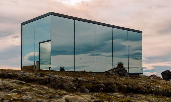 Myra Cabina | Spectacular Mirror House in the North Texas Hill Country