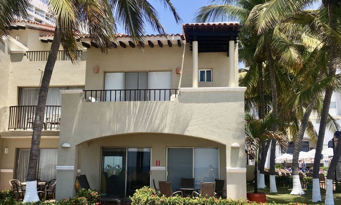 Ixtapa Villa | Espectacular villa frente al mar en Ixtapa ... ¡A solo unos pasos de una playa limpia y hermosa!