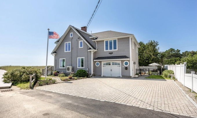 Ocean Park Cabaña | Spectacular Oceanfront Property Offering Bold Panoramic Views of Saco Bay !