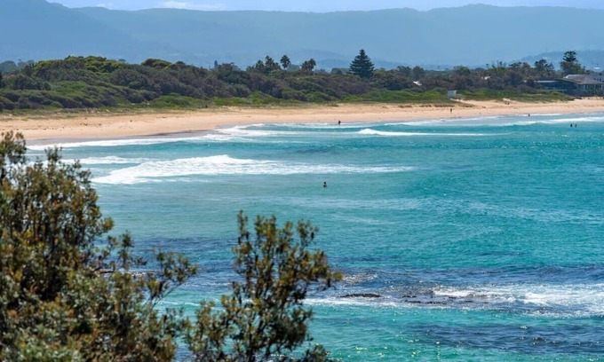 Shellharbour Casa | Waterfront Home With Pool / Shellharbour