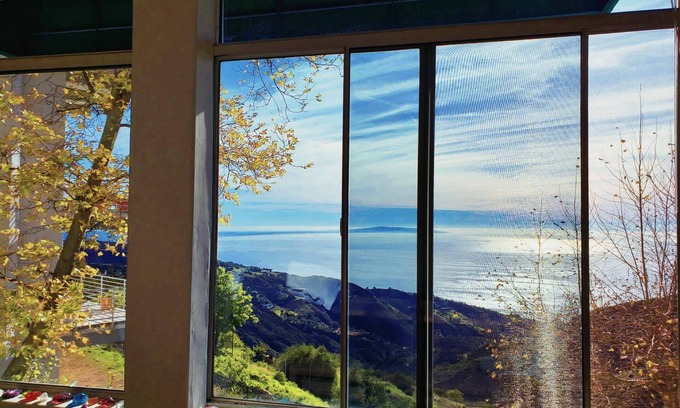 Malibu Villa | Spectacular Ocean & Mountain View Villa