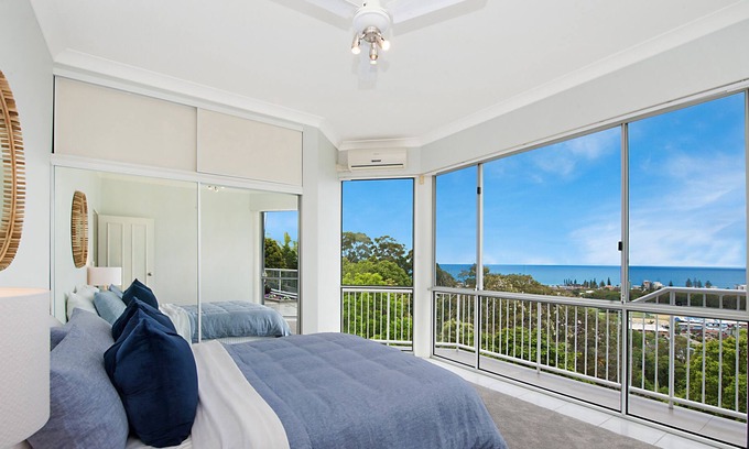 Tugun Casa | Spectacular Ocean Views - Modern 3 bedroom with Pool
