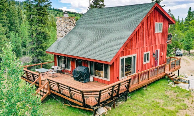 Alma Cabina | Spectacular Outdoor Space w/Rustic Style, Playground, Fireplace - Creekside Cabin