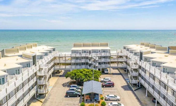 Indian Beach Condominio | Spectacular partial ocean view 2BR 2BA large top floor condo-beachfront complex!