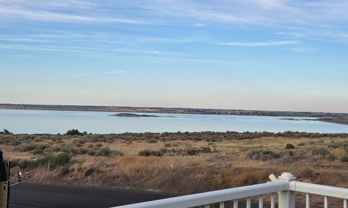 Moses Lake Casa | Spectacular Potholes Views from Private Deck_3BR Retreat