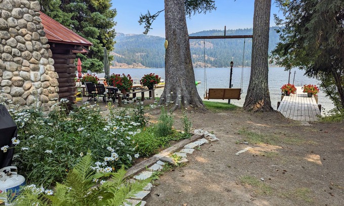 McCall Cabina | Spectacular Quiet Getaway! Rustic Lakefront Cabin w/ Private Dock & Sandy Beach