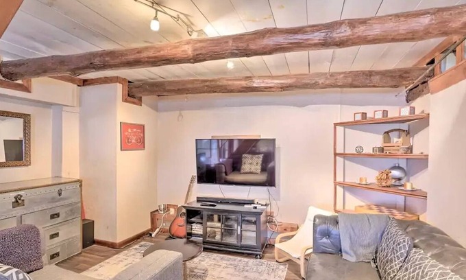 Jefferson Casa | Spectacular Restored Barn & Estate w/ Playground, Firepit, Patio- Pet-Friendly!