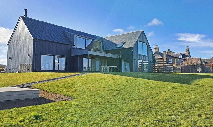 Fourpenny Casa | Espectaculares vistas ininterrumpidas de Loch Fleet y el campo desde cada habitación