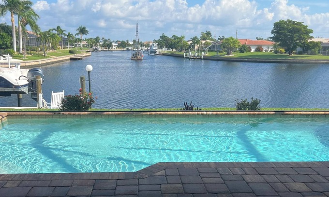 Punta Gorda Casa | HERMOSA VISTA DE CANAL INTERSECTANTE ANCHA CON PISCINA DE AGUA SALADA