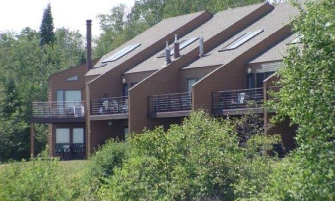 Two Harbors Casa | Spectacular view Lake Superior. Spacious Lakehome on lakeshore, unit #99.