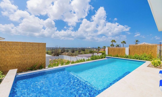 Alto Vista Casa | Spectacular View Private Pool King Beds Ensuite