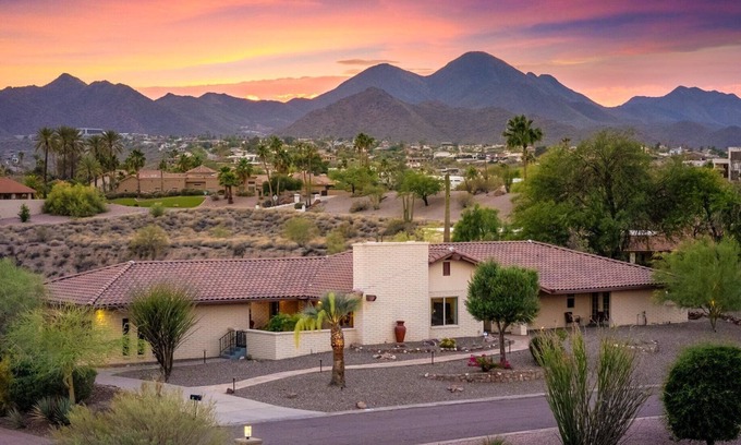 Fountain Hills Casa | Privacidad y vistas. Recientemente renovado y amueblado. Tarifas bajas para nuevo listado.