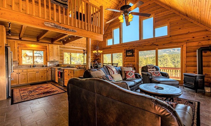 San Juan River Village Cabina | Spectacular Views, Hot Tub, Close to Wolf Creek & San Juan River