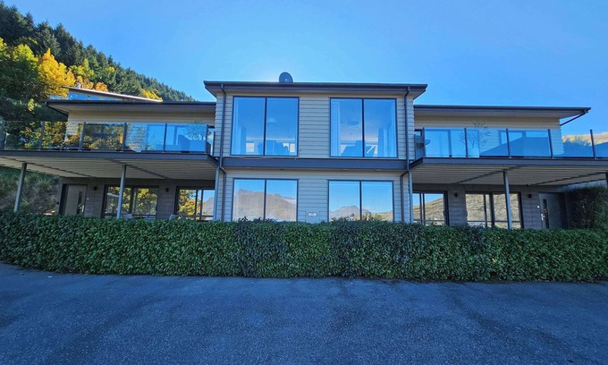 Frankton Casa | Spectacular Views & Comfort in Queenstown!