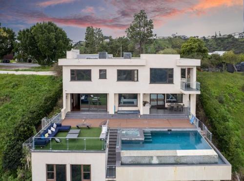 Bel Air Apartamento | Spectacular Views: Exquisite Villa, Pool, Jacuzzi!