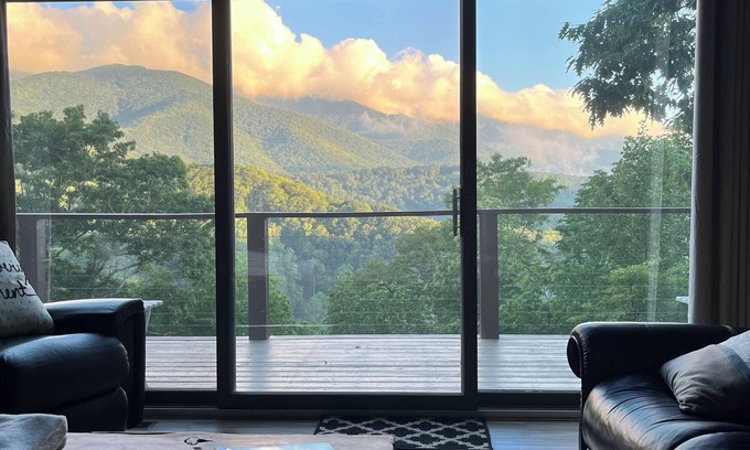 Burnsville Casa | Spectacular Views! Hot tub, Hiking, Waterfalls, Fishing Reduced Rates