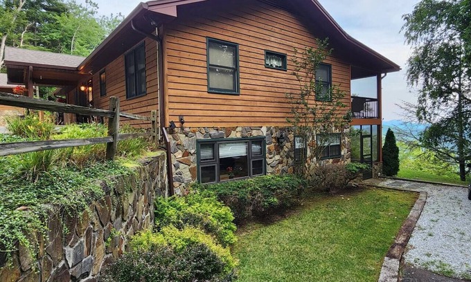 Franklin Cabina | Spectacular Views, Screened Porch, Peaceful