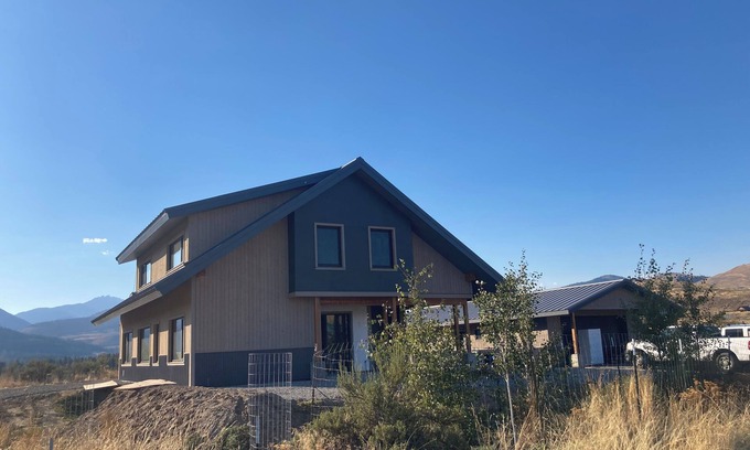 Winthrop Casa | Spectacular views, spacious, quiet, comfortable, secluded yet walkable to town.