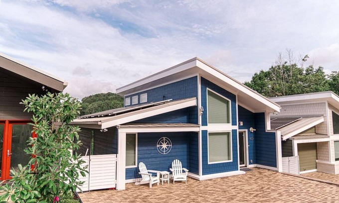 Northside Casa | Spectacular Views ~ Walk to Riverfront!