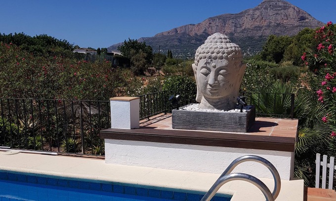 Tarraula Villa | Espectacular villa con piscina y jacuzzi.