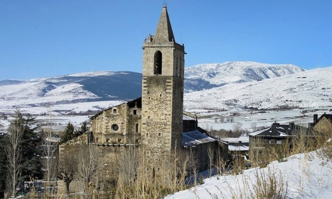 Llivia Casa | Spectacular vistas in the heart of Llivia