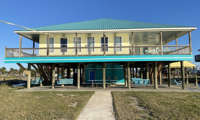 Grand Isle Casa | Preciosa casa privada frente al agua, nueva construcción, muelle iluminado de 250 ', tiene todo