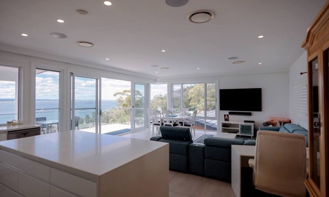 Corlette Casa | Spectacular water views & entertaining spaces
