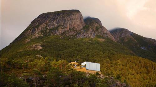Aure Casa | Speilhus med badestamp - en unik naturopplevelse