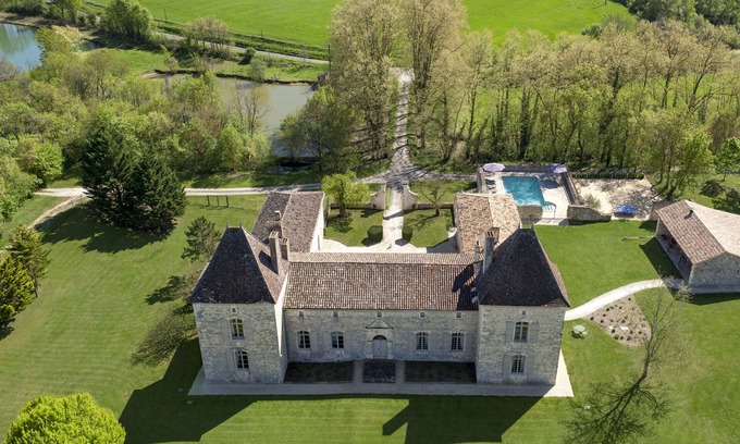 Monflanquin Otro | ¡Pasa unas vacaciones en un castillo completamente renovado!