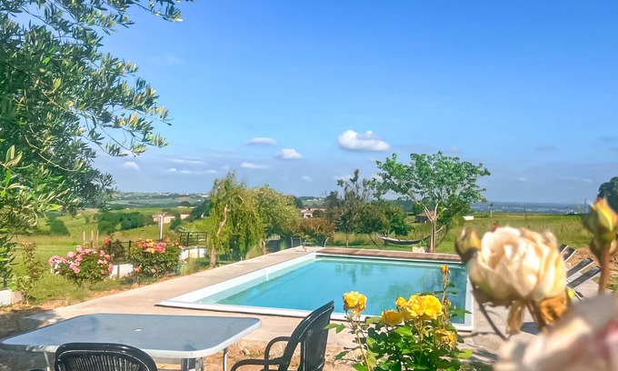 Sainte-Croix-Du-Mont Casa | Spend a peaceful holiday in this holiday home in relaxed surroundings.