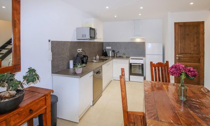 Donzere Casa | Spend a relaxing vacation in this vacation home in a rural location.