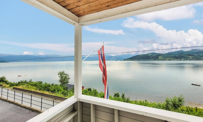 Oystese Casa | Spend an unforgettable vacation by the fjord in this comfortable vacation home.